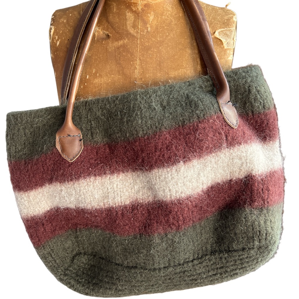 NWOT NO LABEL WOOL LEATHER STRAP TOTE COLOR GREEN/Burgundy/CREAM